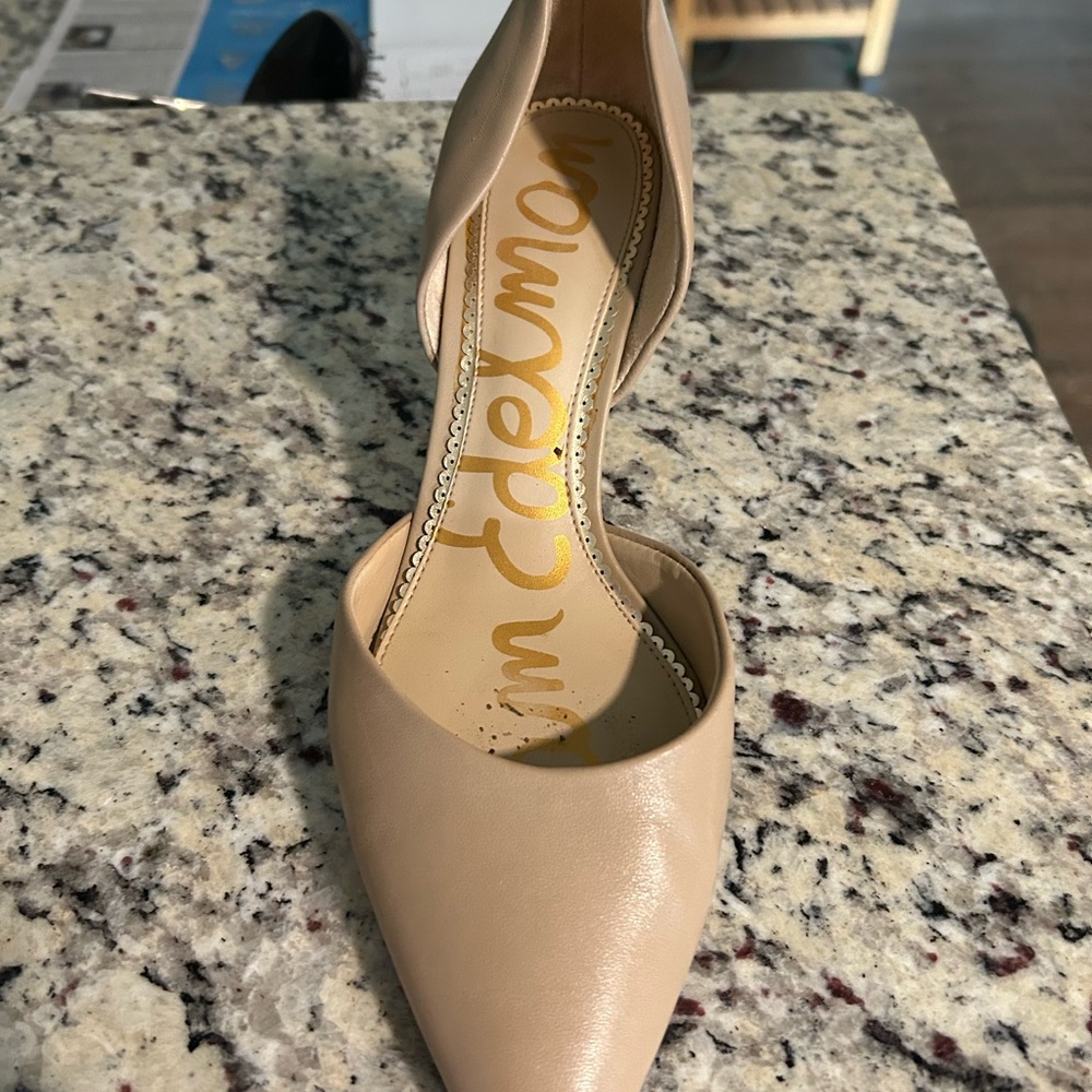 Chic Tan Pointed Toe Heels - Picture 3 of 4